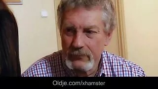 Στο χαριτωμένο κορίτσι αρέσει ο φίλος του καλύτερου φίλου της - 2022-02-22 13:15:32