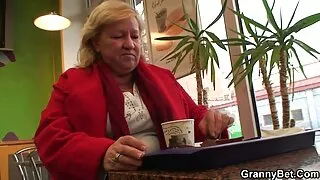 Μπλε μάτια μελαχρινή πρόκειται να τελειώσει - 2022-02-23 08:45:35