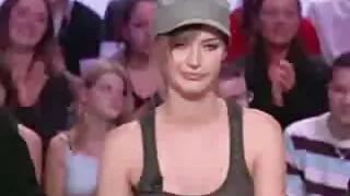 Στο κοκκινομάλλη μωρό αρέσει να απλώνει πόδια - 2022-02-24 11:30:39