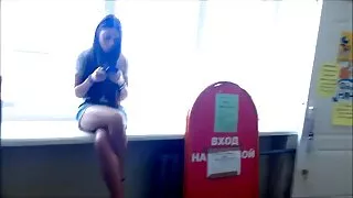 Το ξανθό κούγκαρ γλιστράει το υγρό μουνί πάνω από το νεαρό κόκορα - 2022-02-26 07:30:35